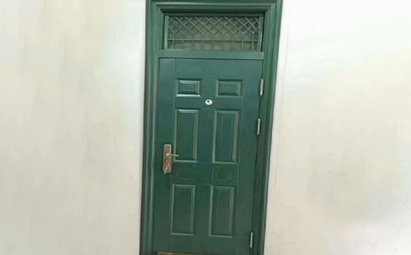 平安学校教室门