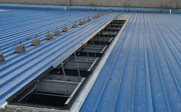 某城市大型商业综合体中庭平安排烟窗工程