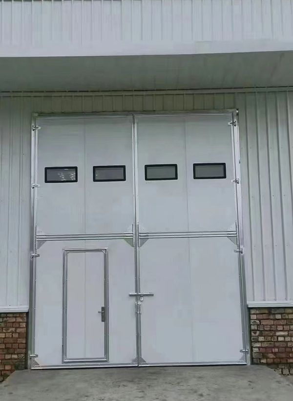 平安工业门在设备装配车间出入口的实施记录